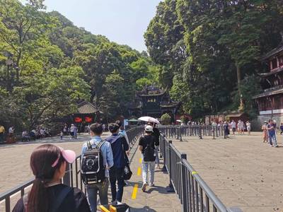 青城山都江堰景區客流預警 3萬多人如何做到不扎堆?記者親測