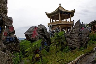 景區(qū)收費(fèi)爭(zhēng)議 當(dāng)“連空氣都要收錢(qián)”成為游客吐槽熱點(diǎn)